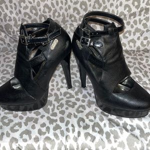 Worn Dereon black ankle 2 strap high heel platform stiletto size size 7